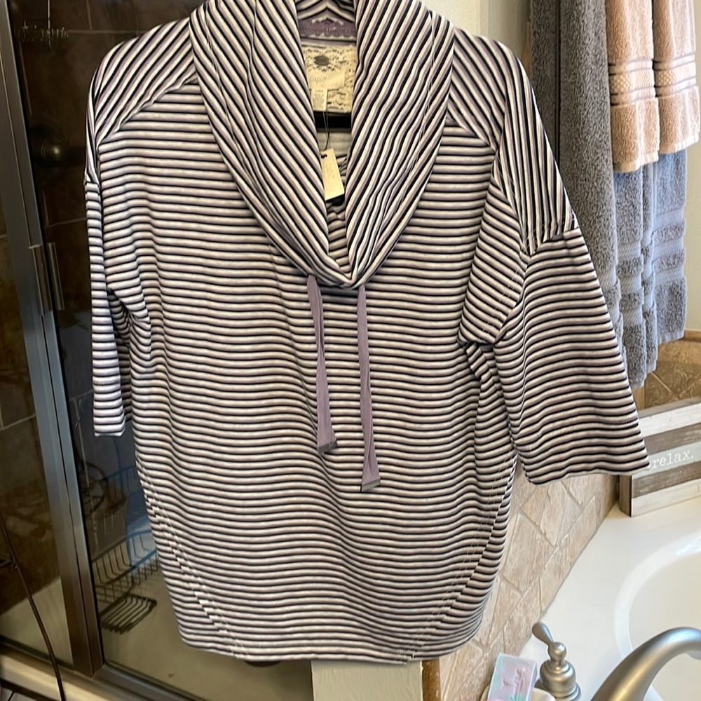 NWT Cupio cowl sweat/sweatshirt with 1/2 sleeves. size large.